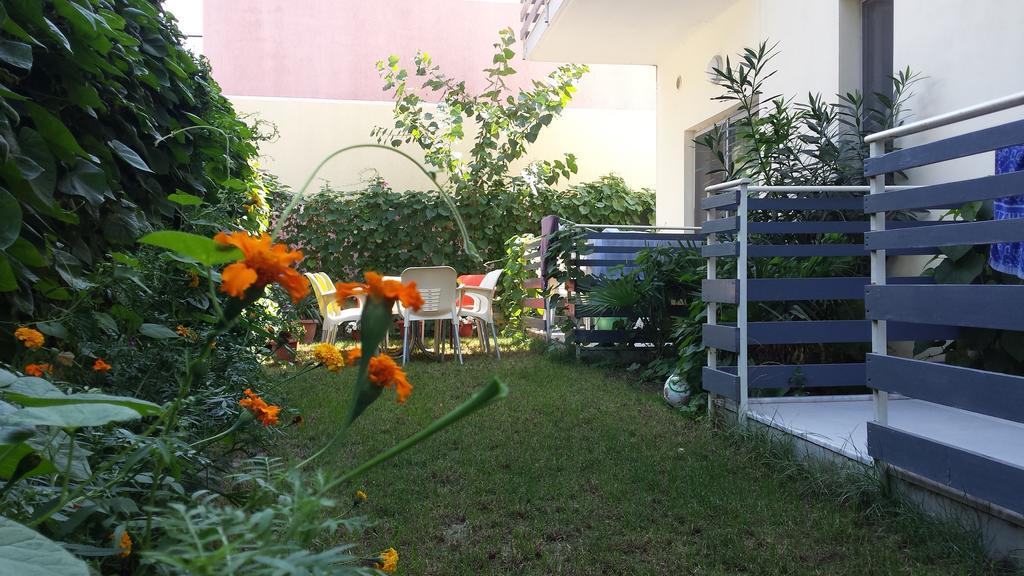 Aparthotel Vila Tufi Velipojë Exteriér fotografie